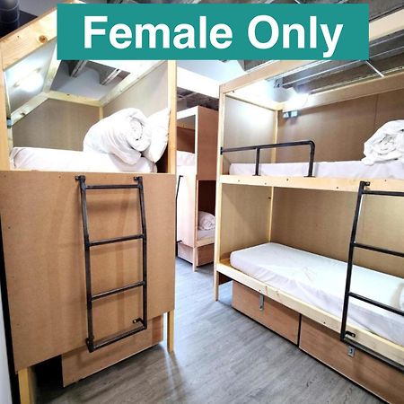 Cwtsh Hostel Swansea Exteriör bild Female only dormitory