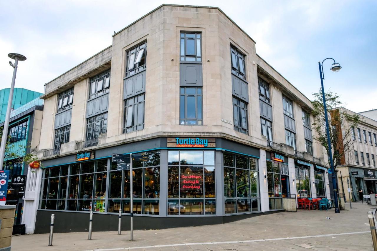 Cwtsh Hostel Swansea Exteriör bild Turtle Bay, Bath