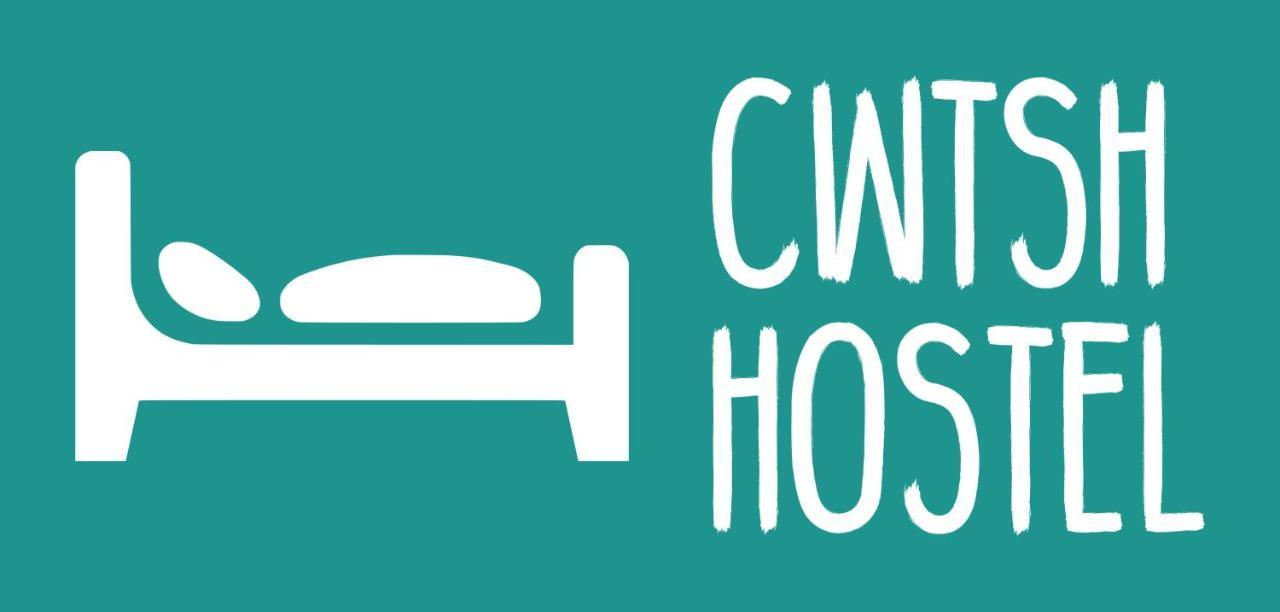 Cwtsh Hostel Swansea Exteriör bild CWT hosts logo