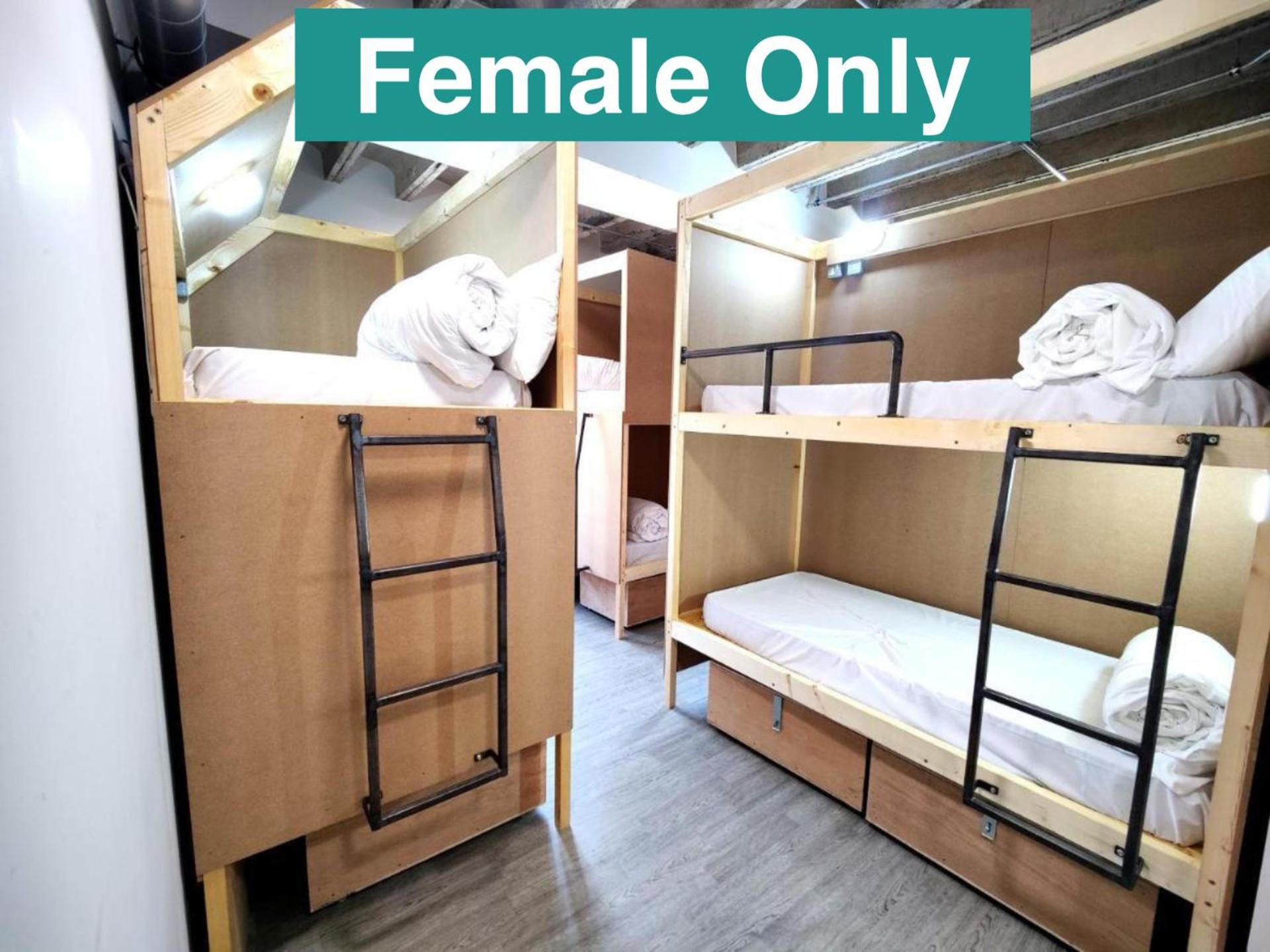 Cwtsh Hostel Swansea Exteriör bild Female only dormitory